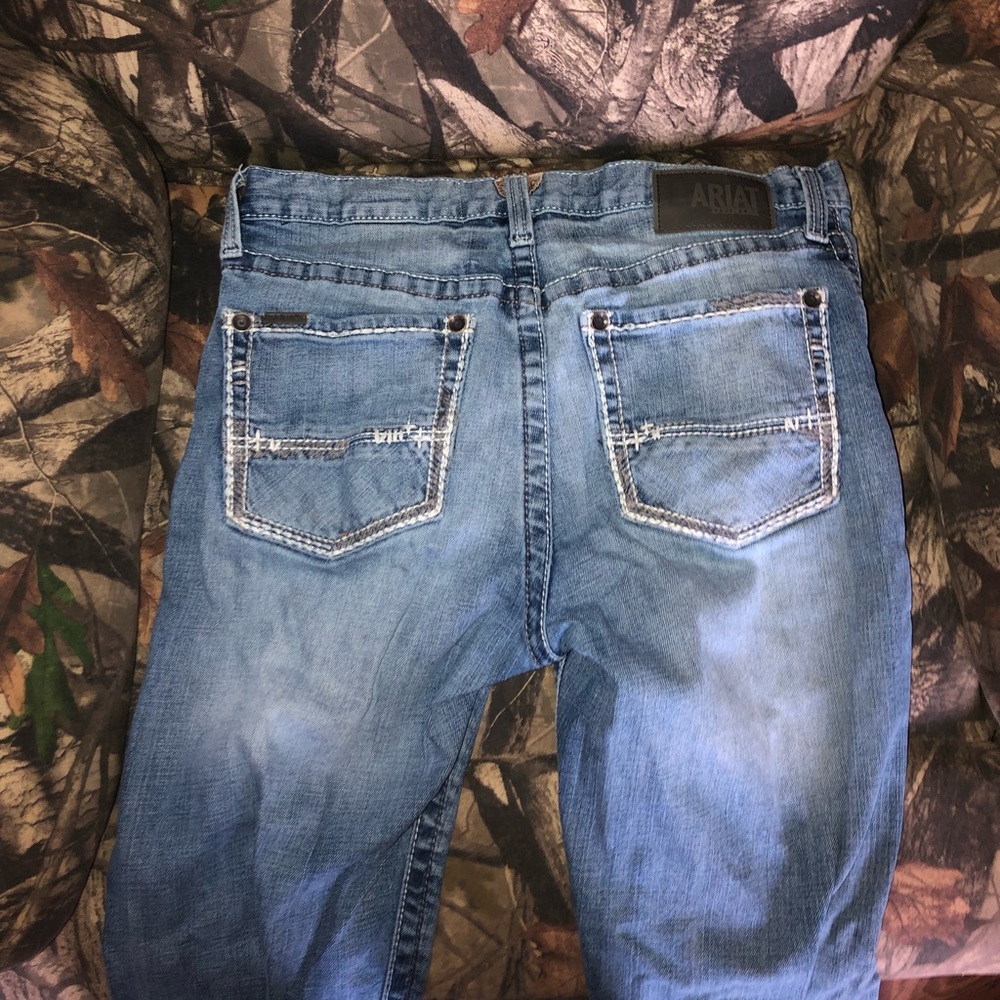 Men’s Ariat blue jeans